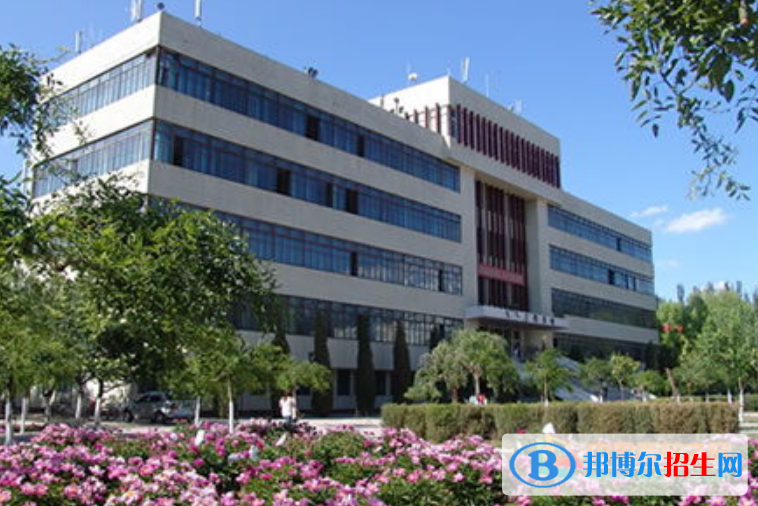 赤峰學(xué)院是幾本？是985和211嗎？