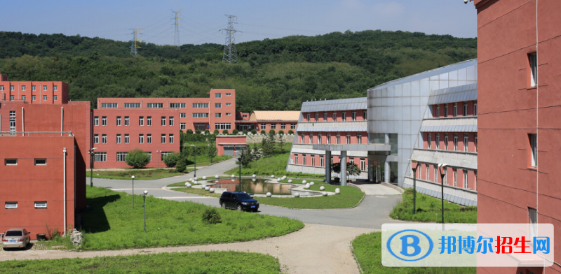 遼寧科技大學(xué)是幾本？是985和211嗎？