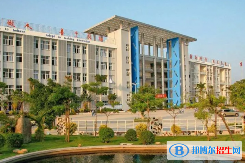 三亞市第一中學(xué)地址在哪里，哪個(gè)地區(qū)，哪個(gè)城市？