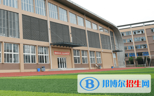 四川省成都市郫都區(qū)友愛職業(yè)技術(shù)學(xué)校地址在哪里，哪個地區(qū)，哪個城市?