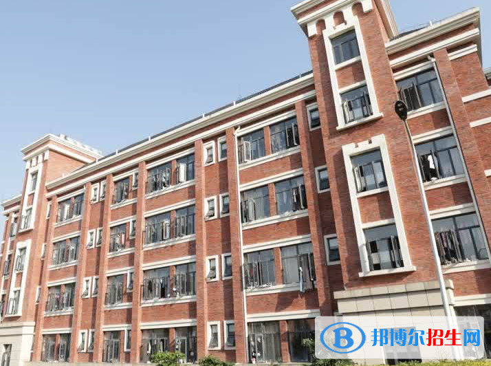 貴州工商職業(yè)學(xué)院中專地址在哪里，哪個(gè)地區(qū)，哪個(gè)城市?