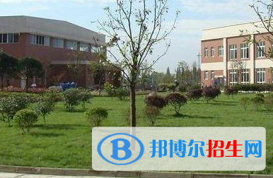 都江堰市技工學校地址在哪里，哪個地區(qū)，哪個城市?