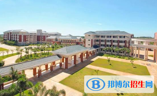 海南中學(xué)三亞學(xué)校地址在哪里，哪個(gè)地區(qū)，哪個(gè)城市