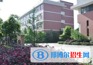 邛崍市技工學(xué)校地址在哪里，哪個地區(qū)，哪個城市?