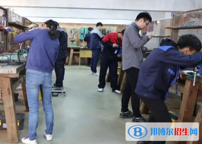 樂清市虹橋職業(yè)技術(shù)學(xué)校地址在哪里，哪個地區(qū)，哪個城市?