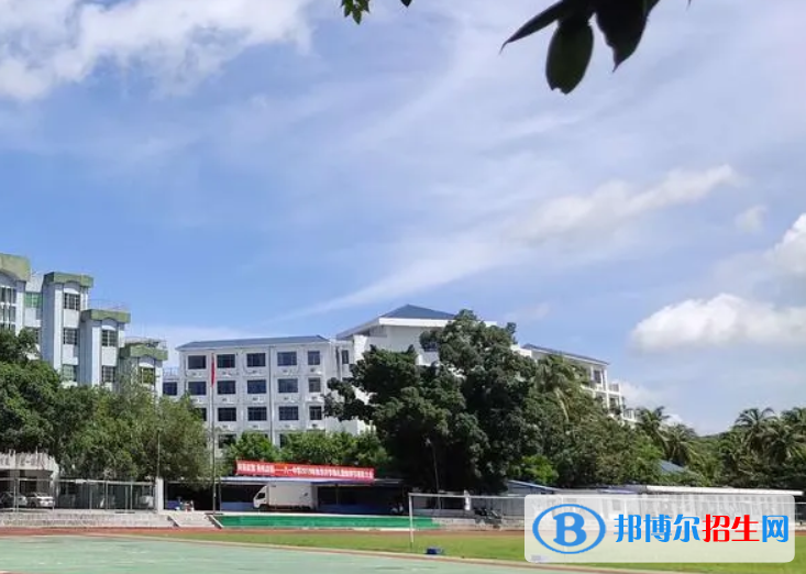 三亞市榆林八一中學(xué)地址在哪里，哪個(gè)地區(qū)，哪個(gè)城市