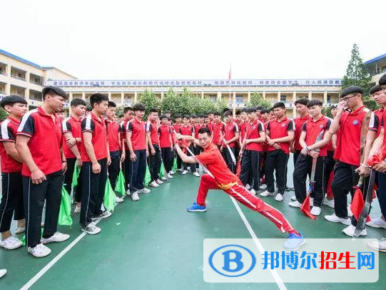 蒼南縣飛林職業(yè)學(xué)校地址在哪里，哪個地區(qū)，哪個城市?