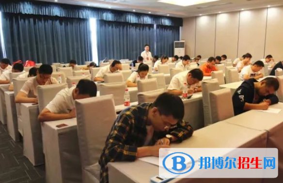高考滿分作文：未知之?dāng)?shù)，引路明燈（3篇）
