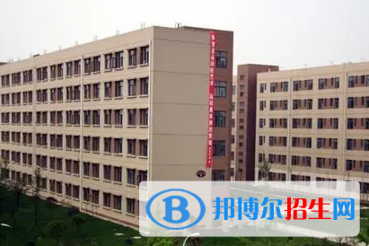 內(nèi)江市高級(jí)技工學(xué)校地址在哪里，哪個(gè)地區(qū)，哪個(gè)城市?