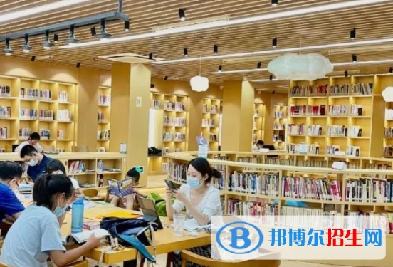 高考優(yōu)秀作文:以弱點為話題（3篇）