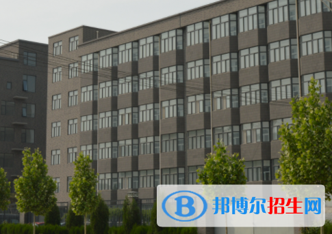 保定工程技術學校地址在哪里，哪個地區(qū)，哪個城市?