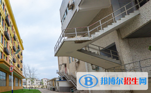 河南省工商行政管理學(xué)校地址在哪里，哪個(gè)地區(qū)，哪個(gè)城市?