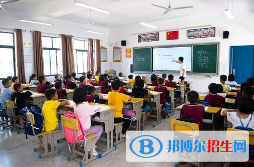 高考優(yōu)秀作文:在逆境中成長(zhǎng)（3篇）