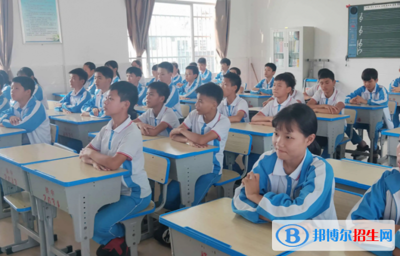 2023東方市鐵路中學(xué)招生計(jì)劃 招生人數(shù)是多少(附要求、條件、對(duì)象)