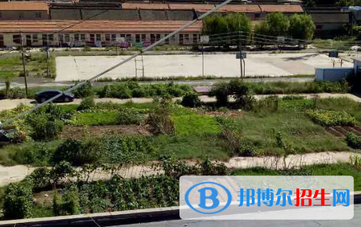 山東菏澤工業(yè)學(xué)校地址在哪里，哪個地區(qū)，哪個城市?