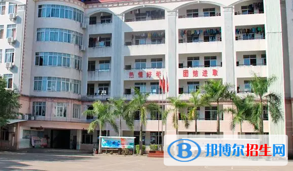?？谌A興學(xué)校地址在哪里，哪個(gè)地區(qū)，哪個(gè)城市