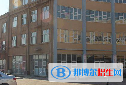 張家口市華耐商業(yè)學(xué)校地址在哪里，哪個地區(qū)，哪個城市?