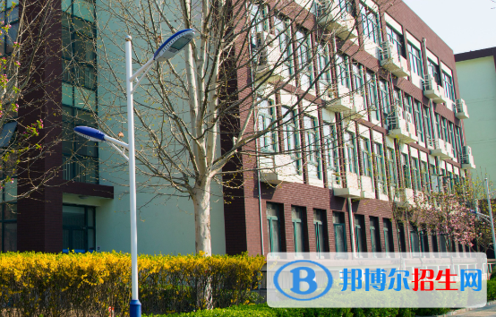 北京汽車技師學(xué)院地址在哪里，哪個地區(qū)，哪個城市?