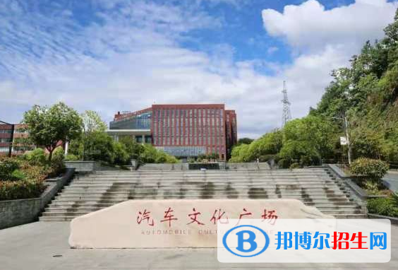 湖北汽車工業(yè)學(xué)院和湖南工商大學(xué)哪個好？
