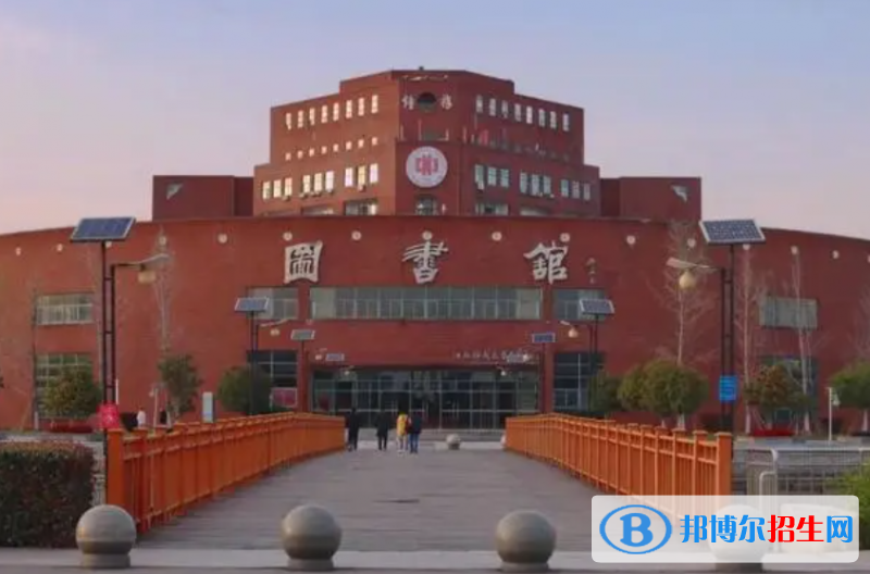 江西師范大學(xué)和福建江夏學(xué)院哪個(gè)好？