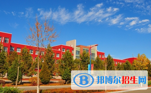 伊犁師范大學和內(nèi)蒙古師范大學哪個好？