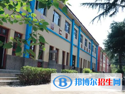 寶雞秦華職業(yè)技術(shù)學(xué)校地址在哪里，哪個(gè)地區(qū)，哪個(gè)城市?