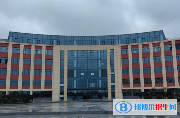 2023青島西大技工學(xué)校開(kāi)設(shè)的專業(yè)一覽表