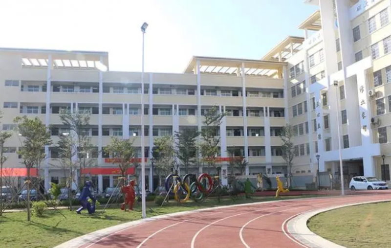 萬寧市第三中學(xué)地址在哪里，哪個(gè)地區(qū)，哪個(gè)城市