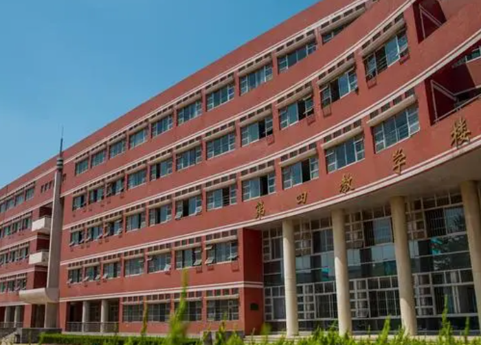 中央民族大學(xué)和山東石油化工學(xué)院怎么選？哪個(gè)好？附全國(guó)排名和分?jǐn)?shù)線
