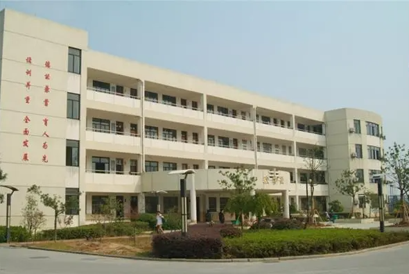 南京市田家炳高級(jí)中學(xué)地址，乘車路線
