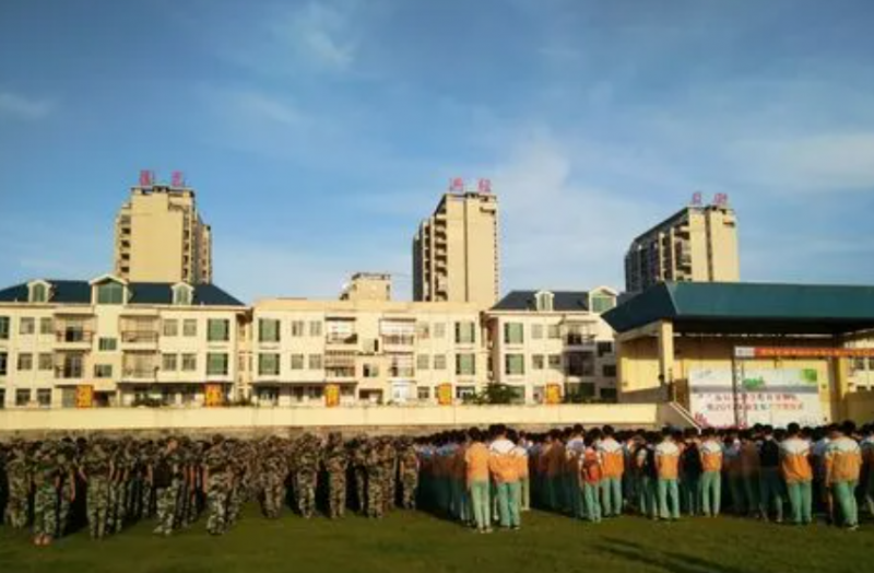 海南東坡學(xué)校地址，乘車路線