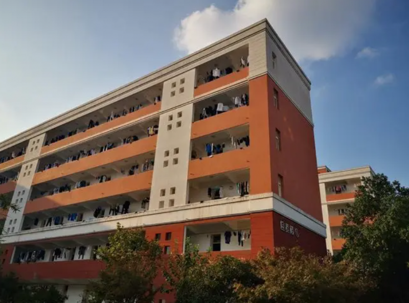 昆山文峰高級(jí)中學(xué)地址，乘車路線