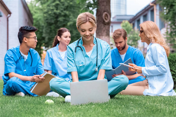廣州開設(shè)商務(wù)英語專業(yè)的中職學(xué)校名單一覽表