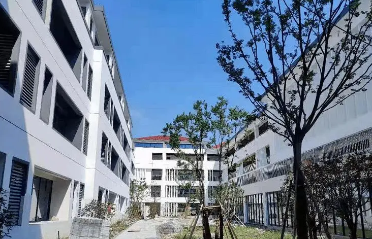 蘇州市相城區(qū)黃埭中學(xué)地址，乘車(chē)路線
