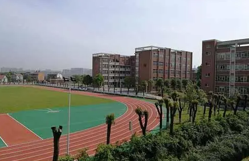 2023年貴州中專學(xué)校好還是大專好