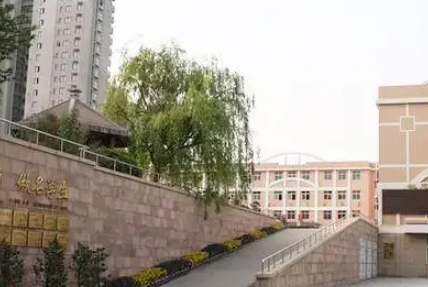 青島城市管理職業(yè)學校地址，乘車路線