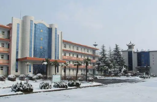 棗莊市第二衛(wèi)生學(xué)校地址，乘車路線