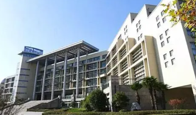 鹽城市第一中學(xué)地址，乘車路線
