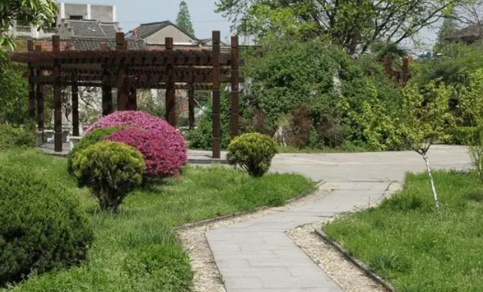 江蘇省丹陽(yáng)高級(jí)中學(xué)地址，乘車路線
