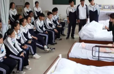 威海方正外國語學(xué)校地址，乘車路線