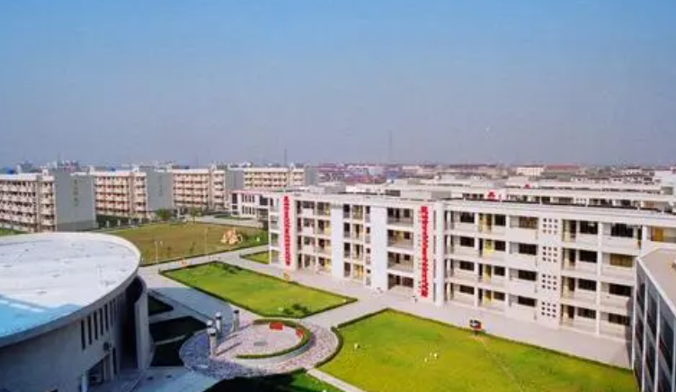 泰興市第一高級(jí)中學(xué)地址，乘車路線