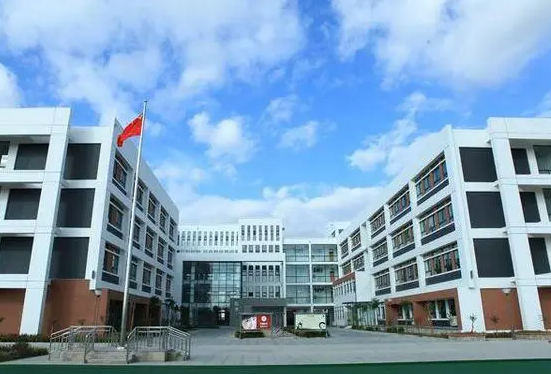 2023年濰坊德潤國際雙語學(xué)?？孔V嗎
