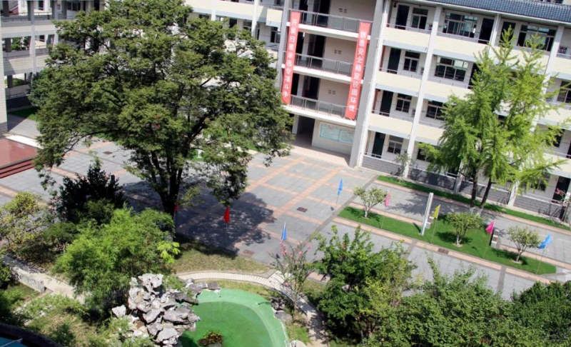 江蘇省江陰市第一中學(xué)地址，乘車路線