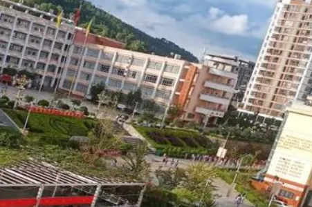 昆明2023年沒有初中畢業(yè)可不可以讀中專學(xué)校