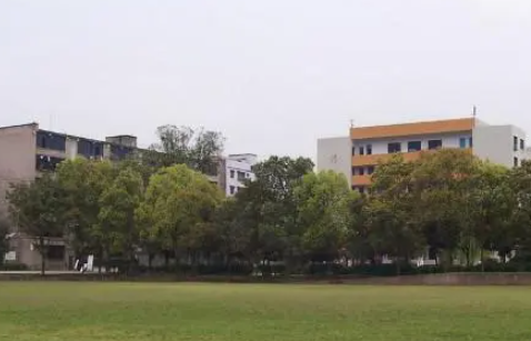 昆明2023年中專學?？刹豢梢钥即髮W