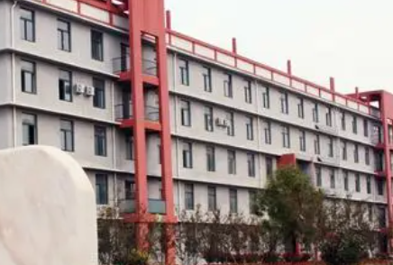 菏澤市理工科技職業(yè)中等專業(yè)學(xué)校地址，乘車路線