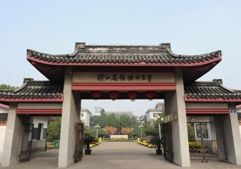 寧波市鎮(zhèn)海中學地址，乘車路線