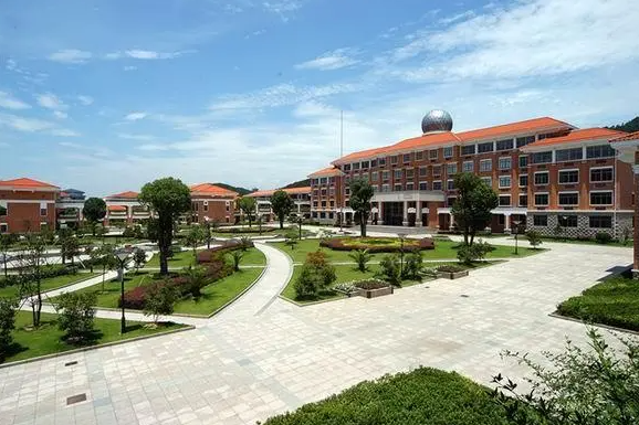 浙江省義烏中學(xué)地址，乘車(chē)路線(xiàn)