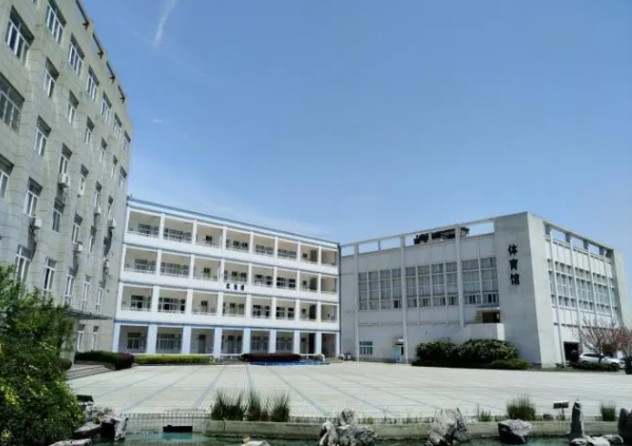 寧波市北侖區(qū)泰河中學(xué)地址，乘車路線