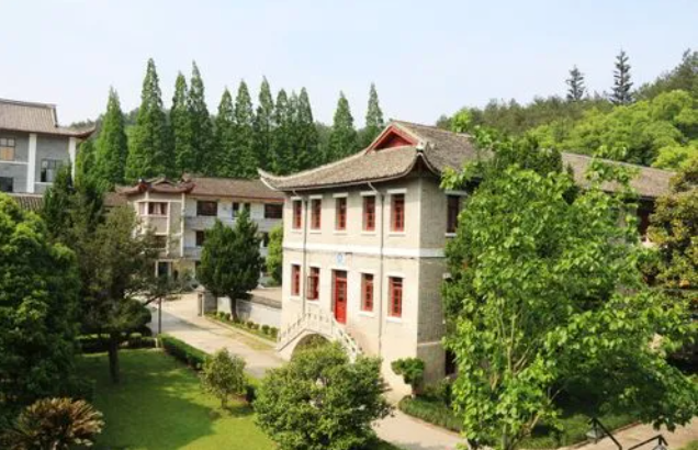 武嶺中學(xué)地址，乘車路線
